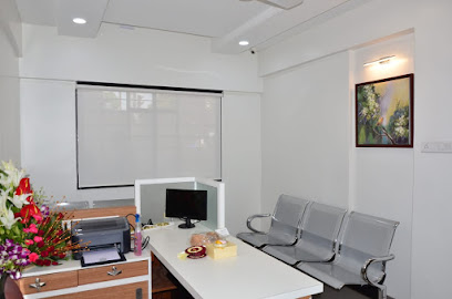 Dr Rohan Valsangkar | Laparoscopic Urosurgeon | Kidney Transplant Surgeon | EndoLap Urology Clinic Pune